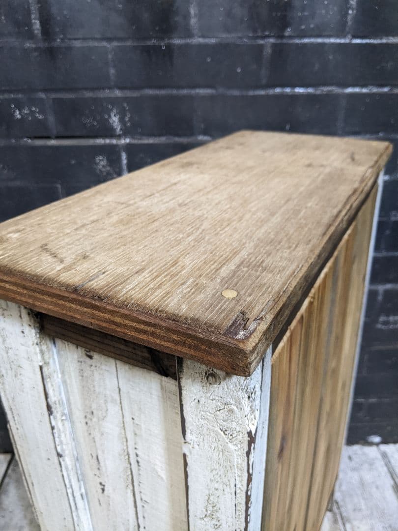 古材飾り棚　チェッカーガラス扉　白