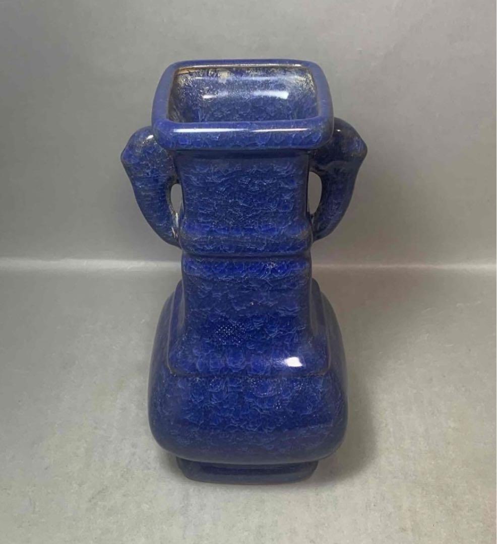 中国 青釉耳付四方形下膨瓶　u6210403