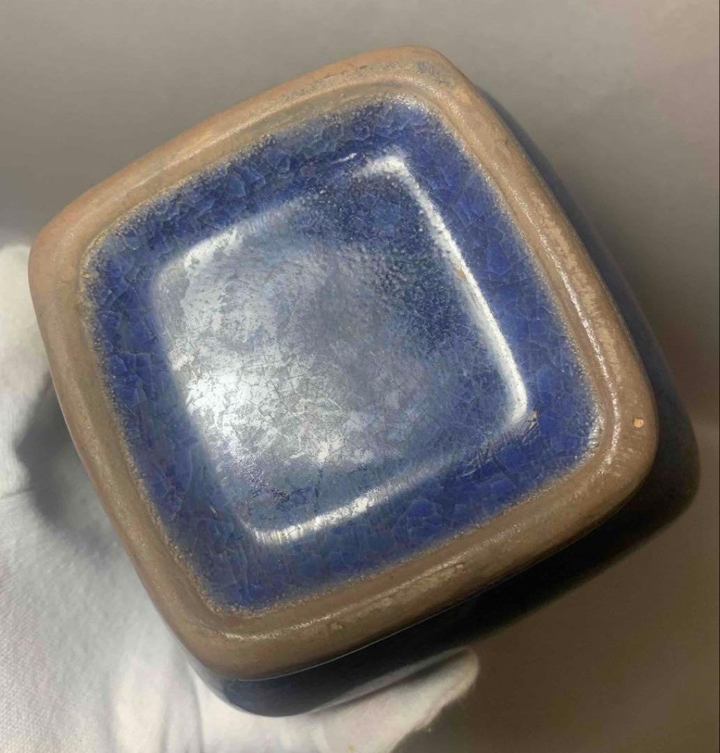 中国 青釉耳付四方形下膨瓶　u6210403