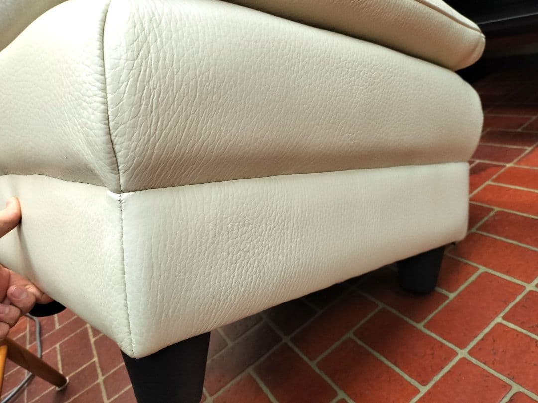 IDC大塚家具 オースチン オットマン フットスツール 総革