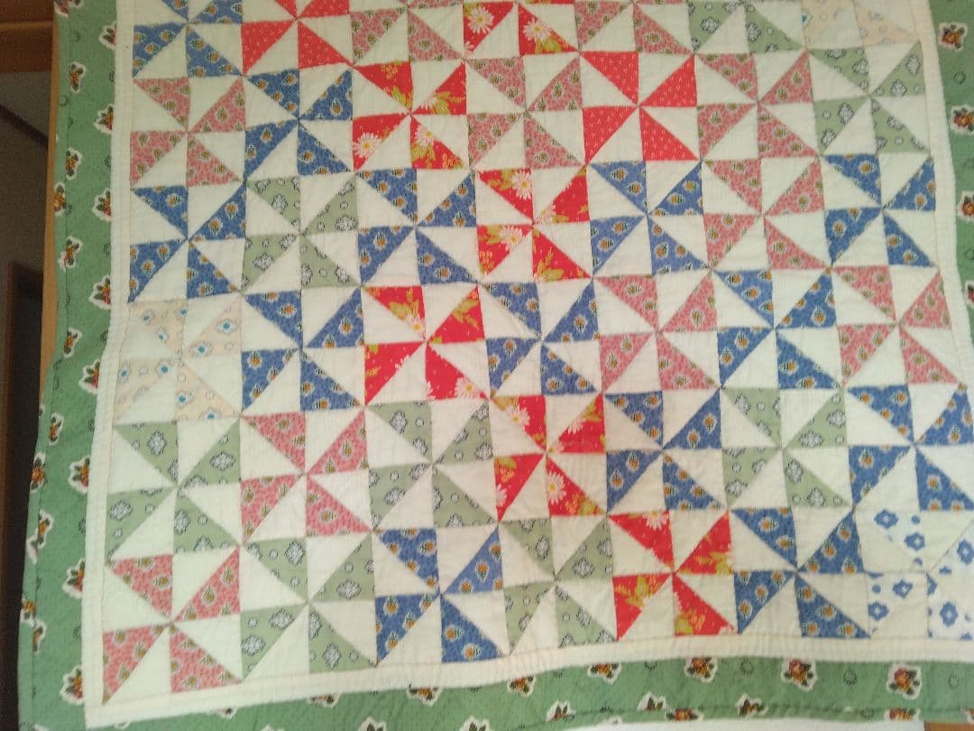 もちまるパッチワークタペストリー