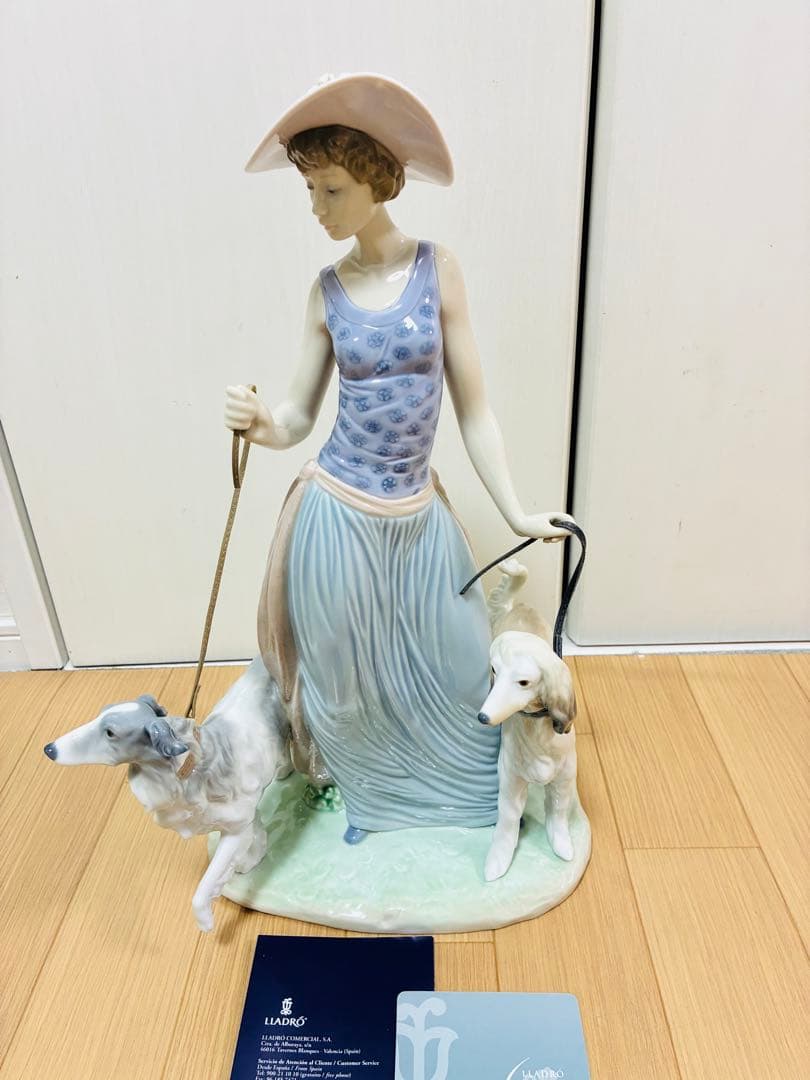 【極美品】リヤドロ LLADRO 優雅な散歩のひとときフィギュリン 5802