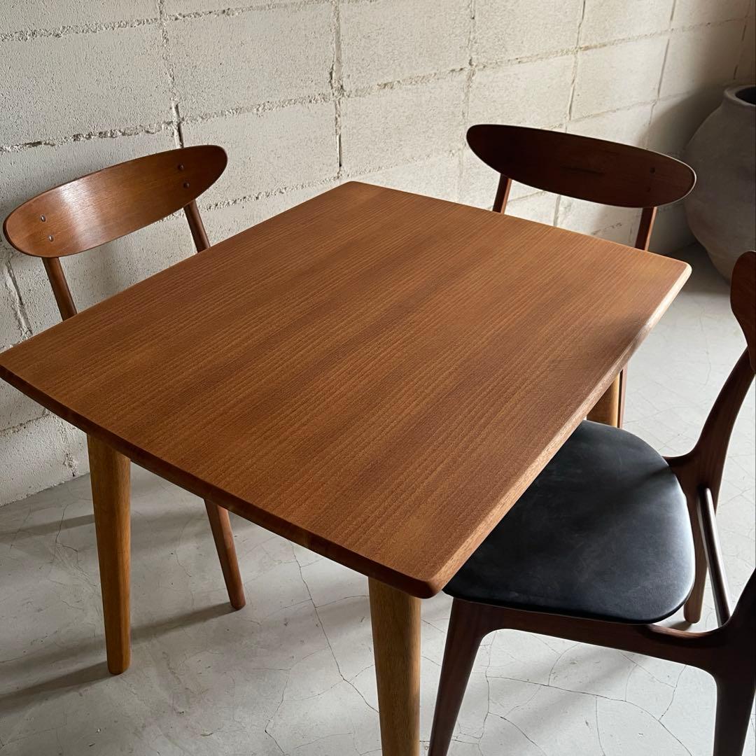 大塚家具　ダイニングテーブル　コンパクトサイズ　北欧風　丸斜め脚　スッキリ幕板無