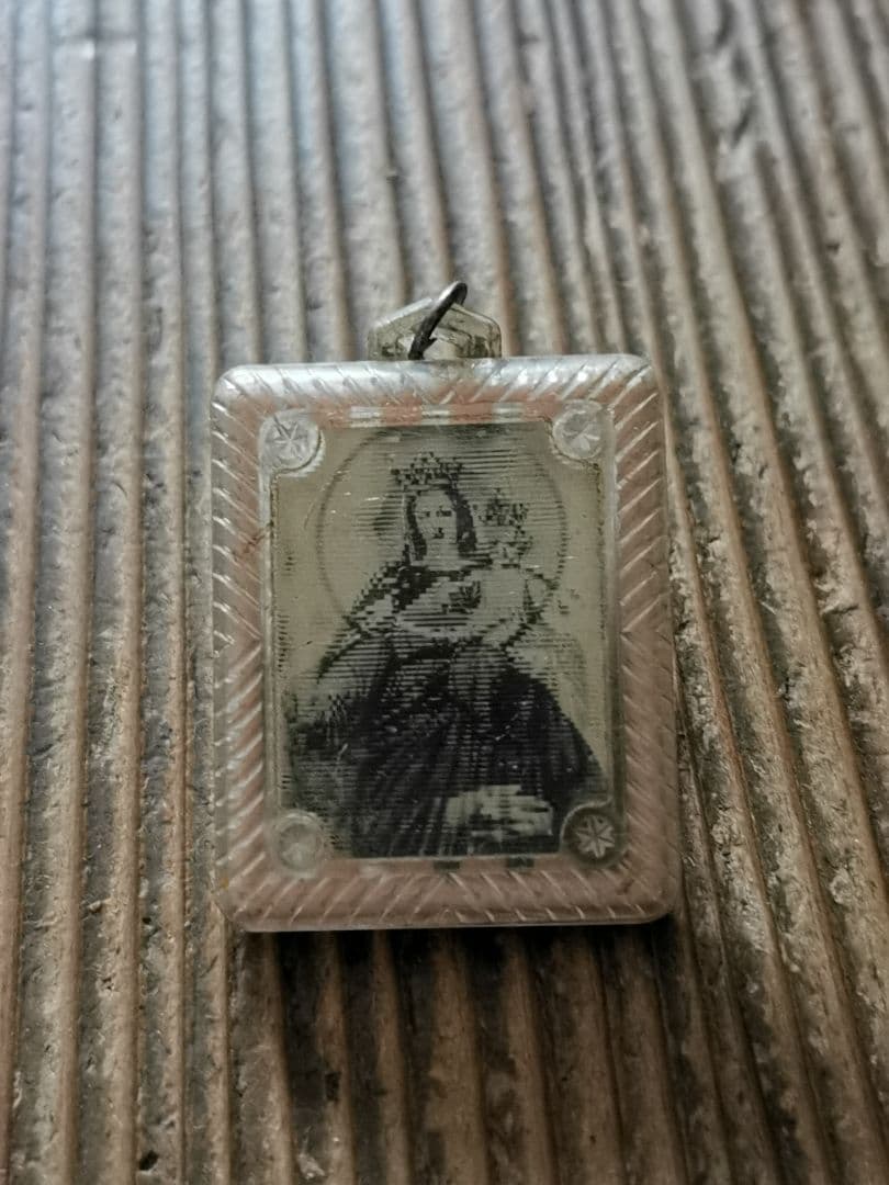 アンティーク 聖母子像と聖人 レンチキュラー桜色チャーム レザー紐付きネックレス