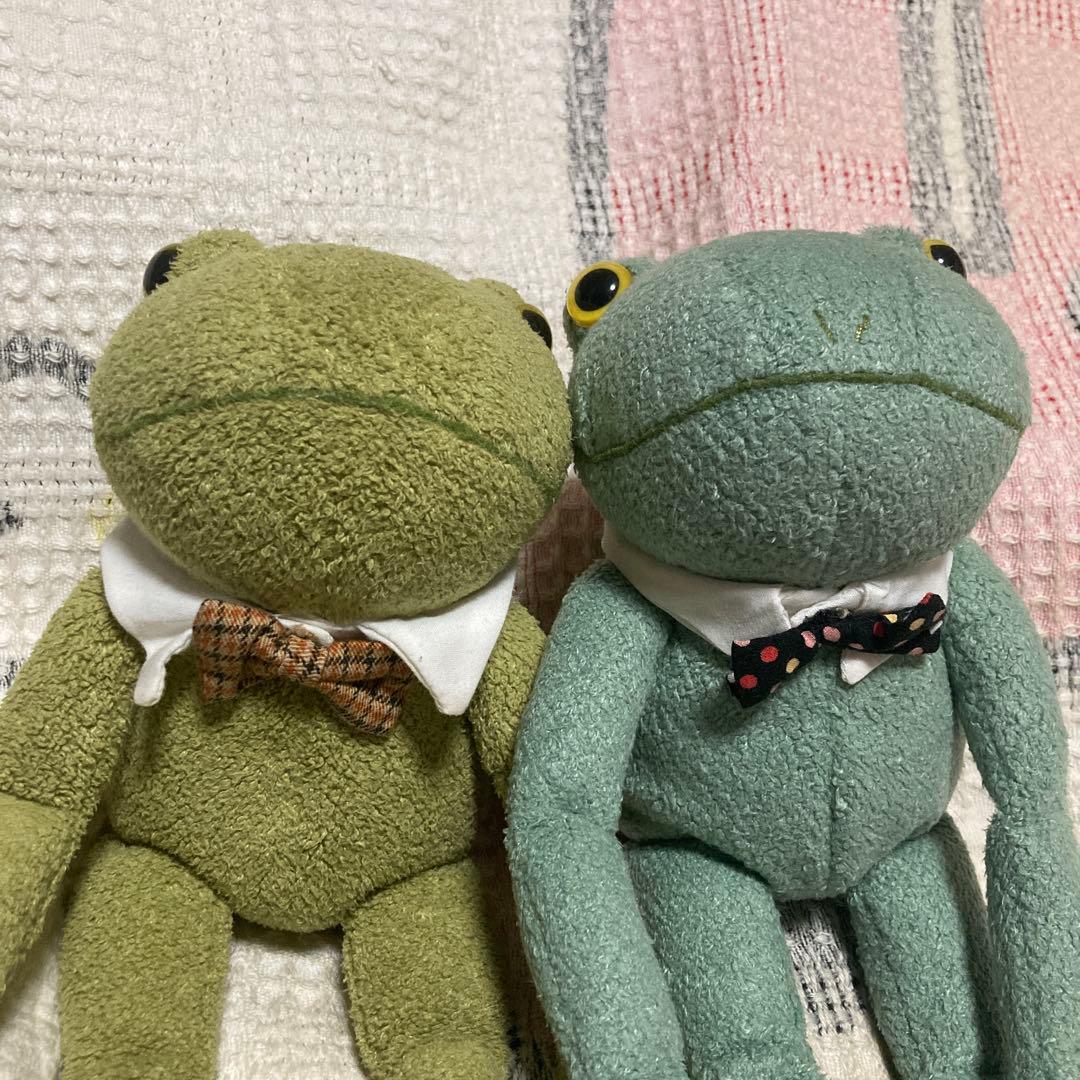 モンスイユ　カエル　ブリトー　ぬいぐるみ　中古品　色違い2こセット