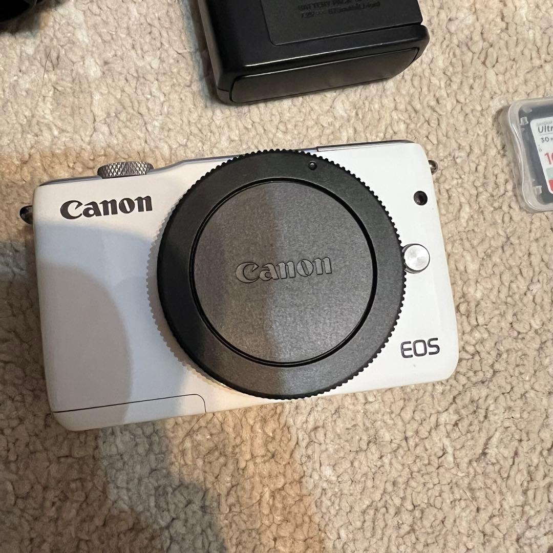 Canon EOS M10 ダブルレンズキット レッドケース付き