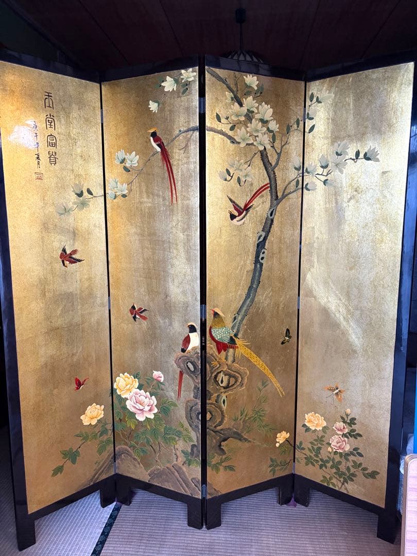 野*子様 金箔と赤い背景のパーテーション