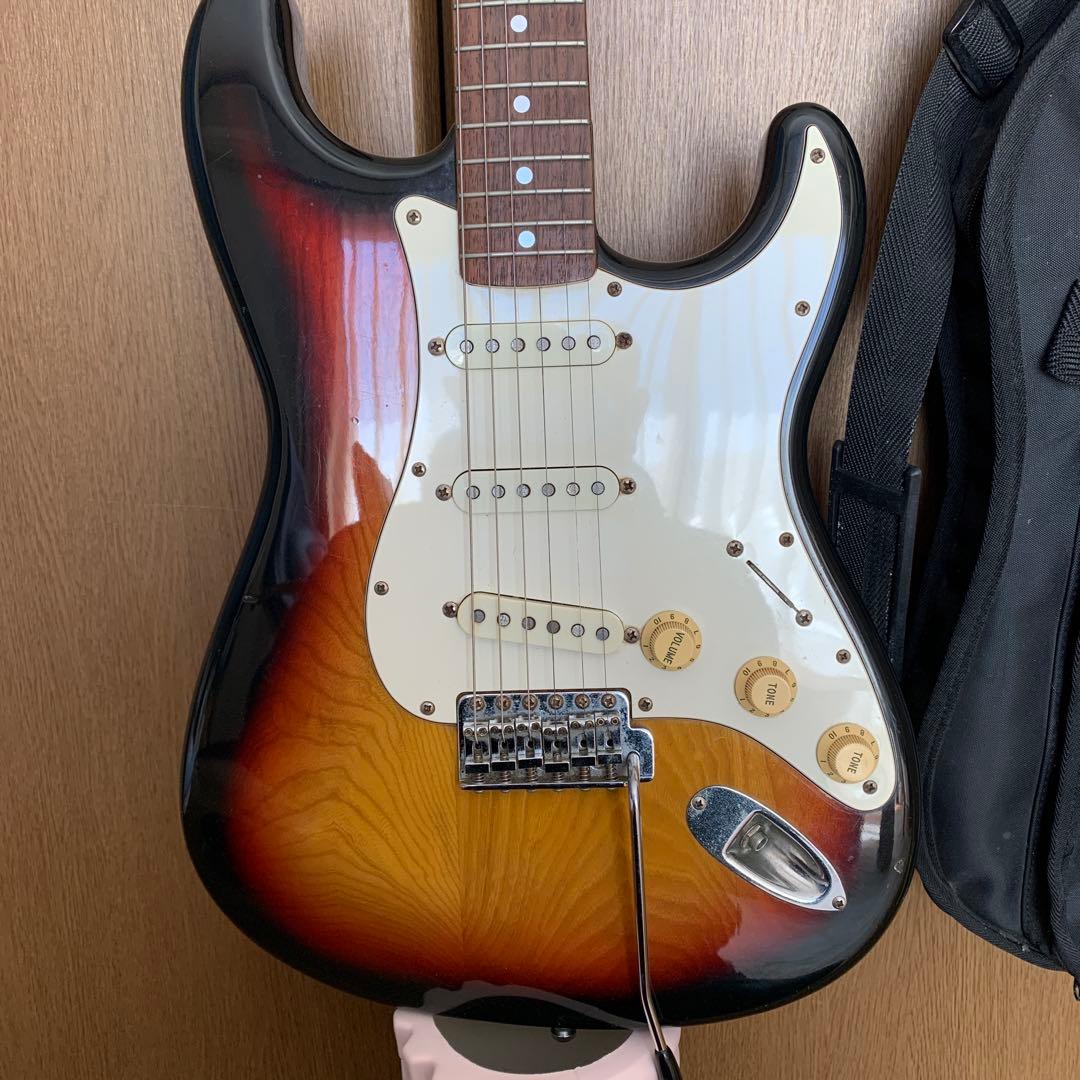 Fender Japan ストラトST72 Eシリアル