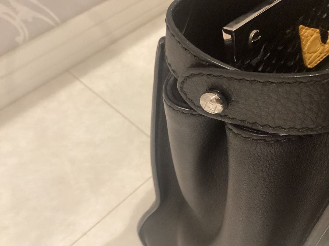 FENDI ピーカブー レギュラー ブラック　ショルダーバッグ