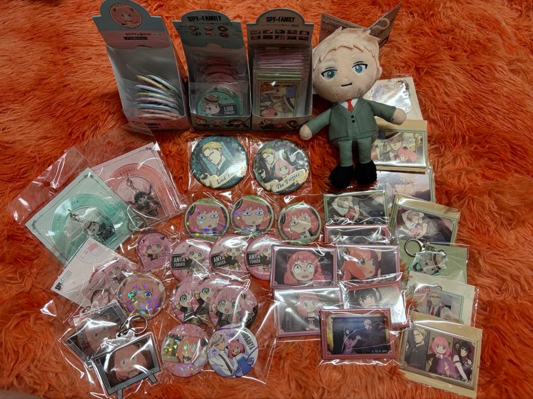 スパイファミリーグッズセット　缶バッジキーホルダー等