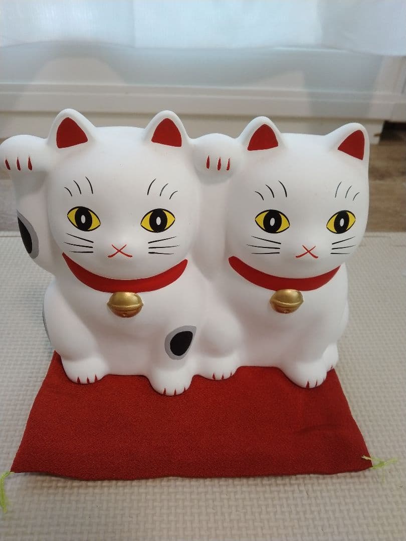 レア！今戸神社招き猫置物大サイズ座布団付き