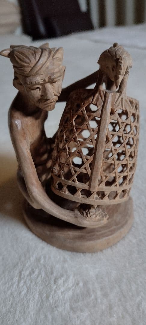 香木　木彫　鶏飼い 工芸品 細工 透かし彫り 木工 美術品 アンティーク