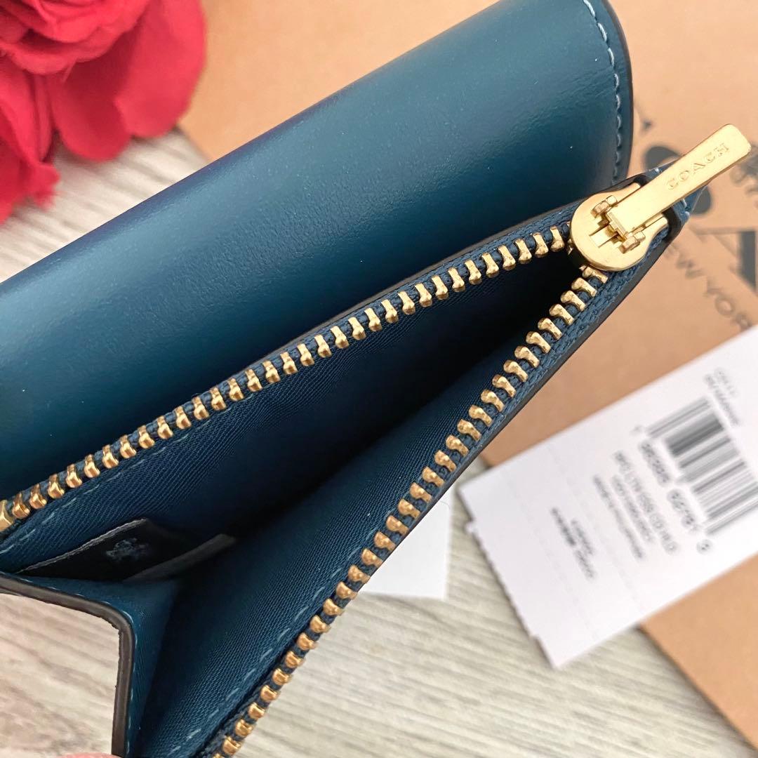 【正規品　新品】COACH コーチ　折り財布 グリーン　三つ折り財布