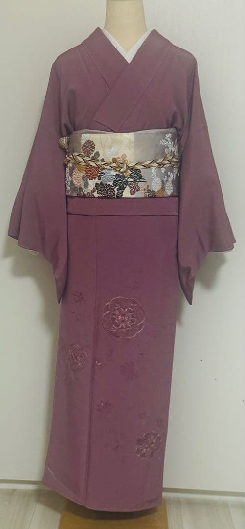 未使用品　裄直しサービス　汕頭蘇州刺繍　華紋唐花模様　付け下げ訪問着