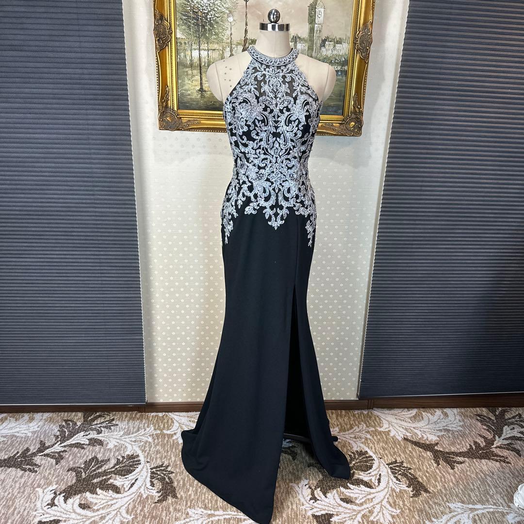 ブラックハイネック刺繍ドレス