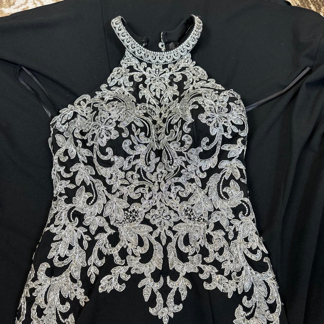 ブラックハイネック刺繍ドレス