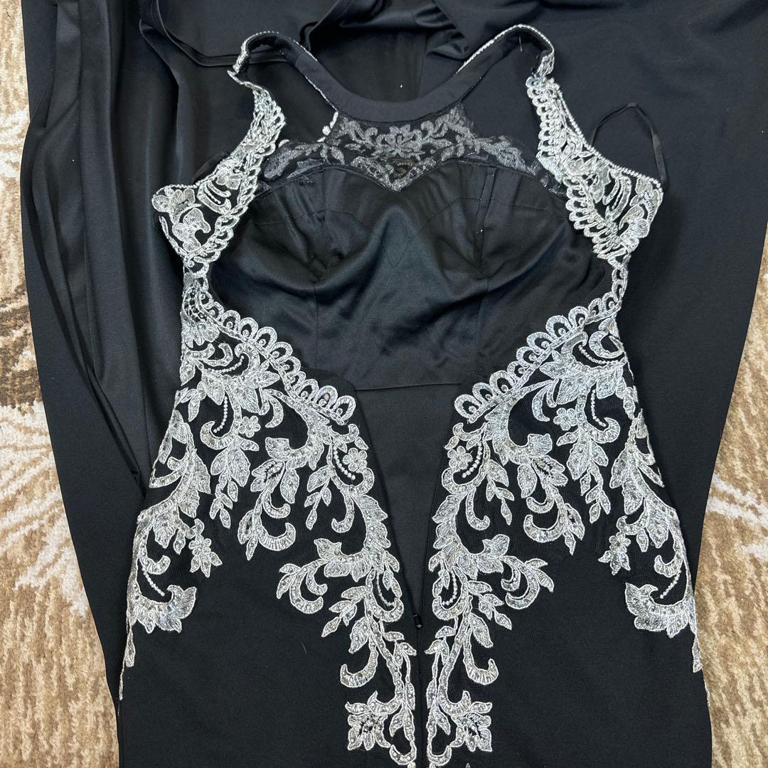 ブラックハイネック刺繍ドレス