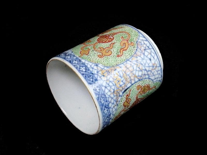 古伊万里　染錦　一つ葵に唐草　氷裂紋の図　のぞき　猪口　E211AS-BXg