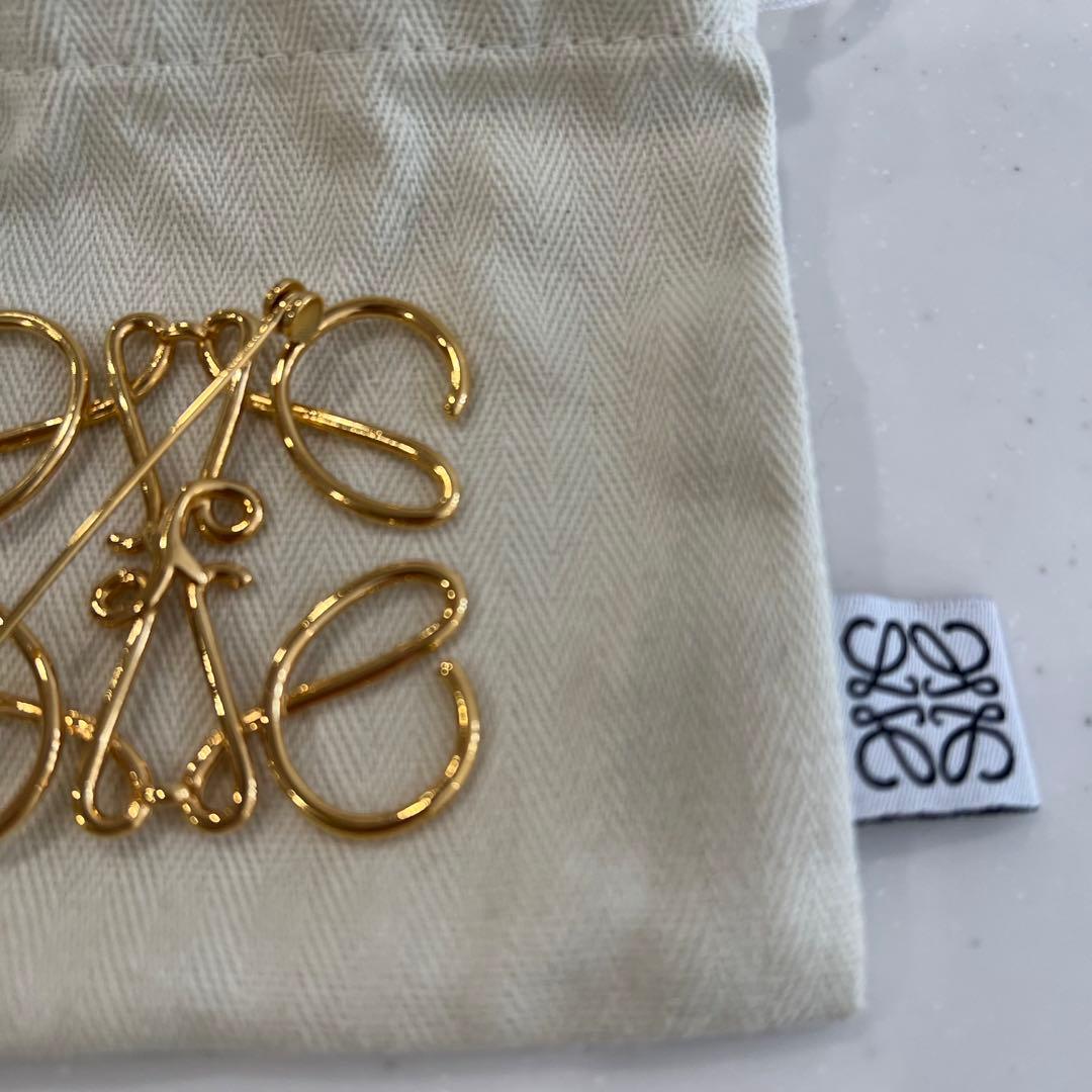 LOEWE ゴールドリボンブローチ　ロエベ　ブローチ