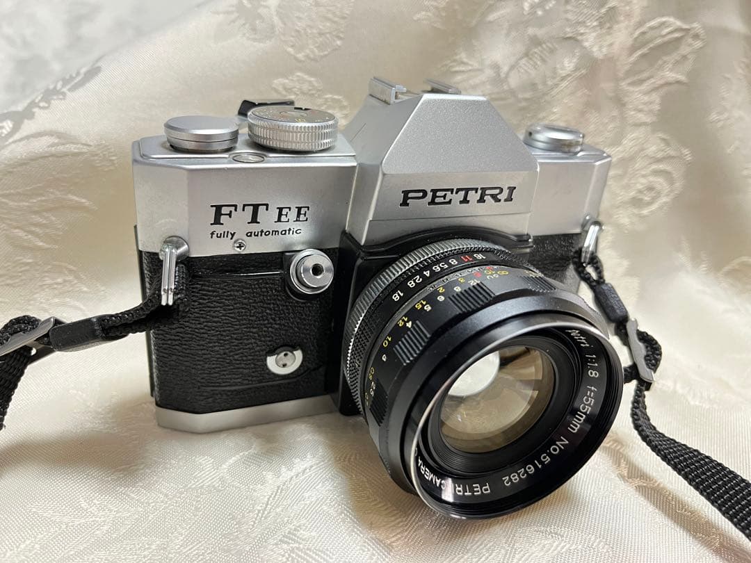 ペトリPÉTRI　ボケがきれいなf1.8の明るいレンズ　　希少カメラ