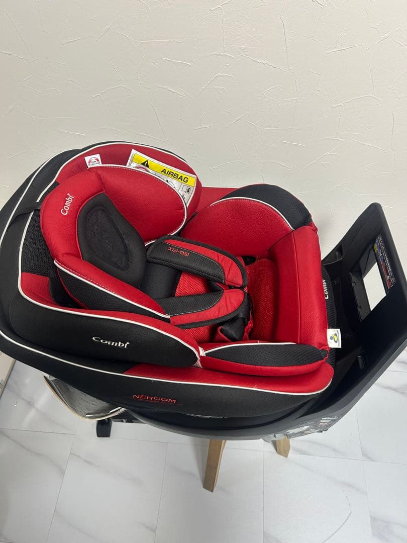 Combi ネルーム ISOFIXレザーレッド　チャイルドシート　エッグショック