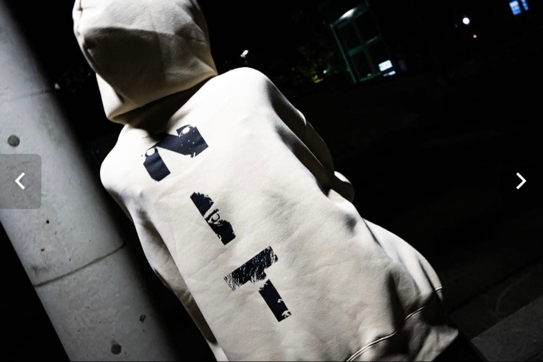 ニートと居候とたかさき NIT ベージュパーカー 黒ver.