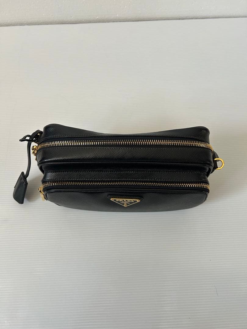 プラダ　ショルダーバッグ　ブラック　BT1010