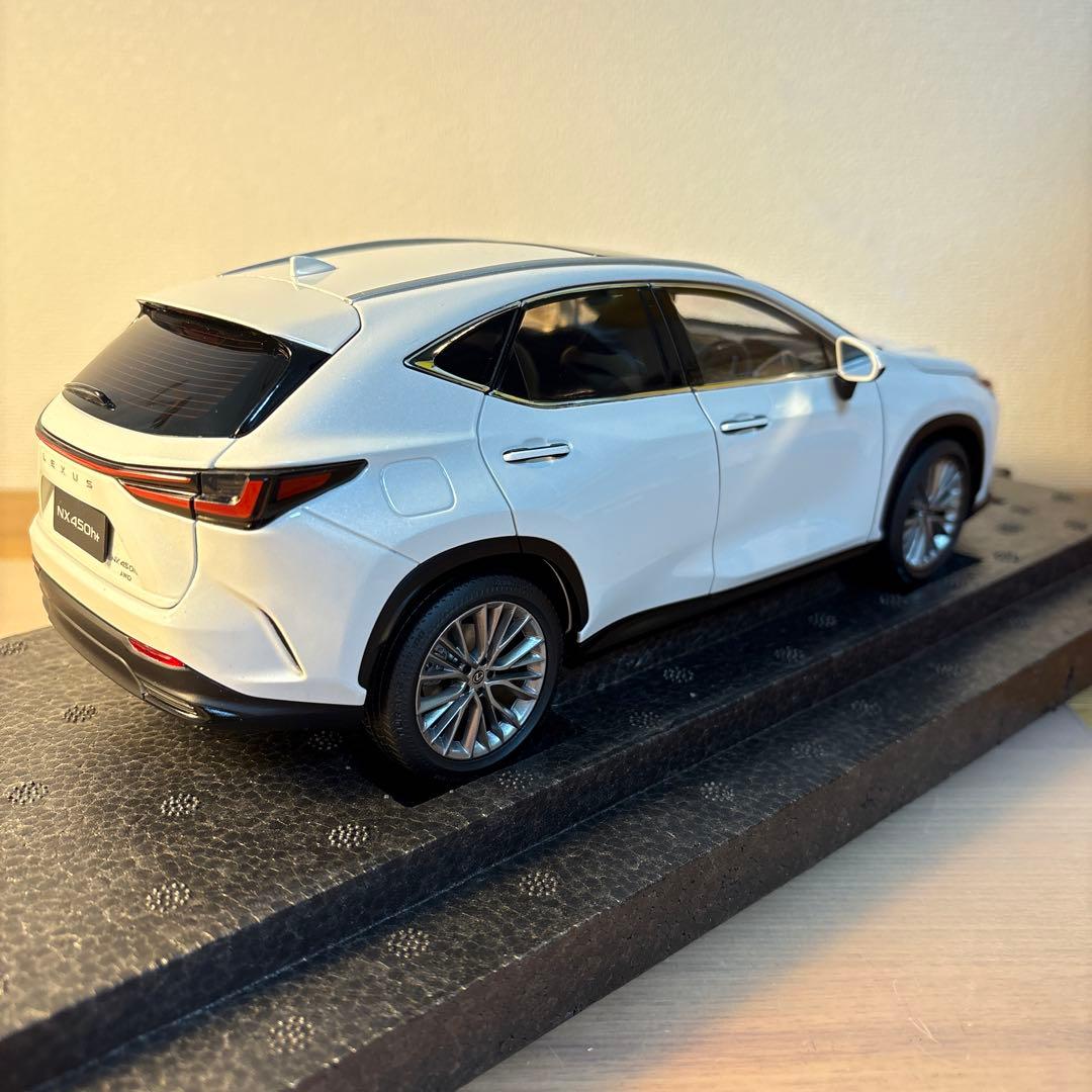 京商　レクサス　NX 450h+ 1/18 ミニカー　ホワイト