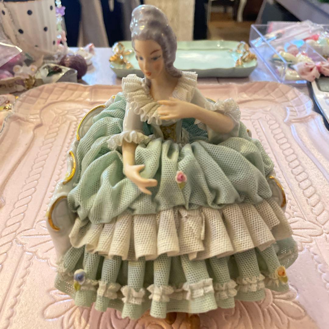 西ドイツの水色フリルドレスの陶器人形SALE‼️