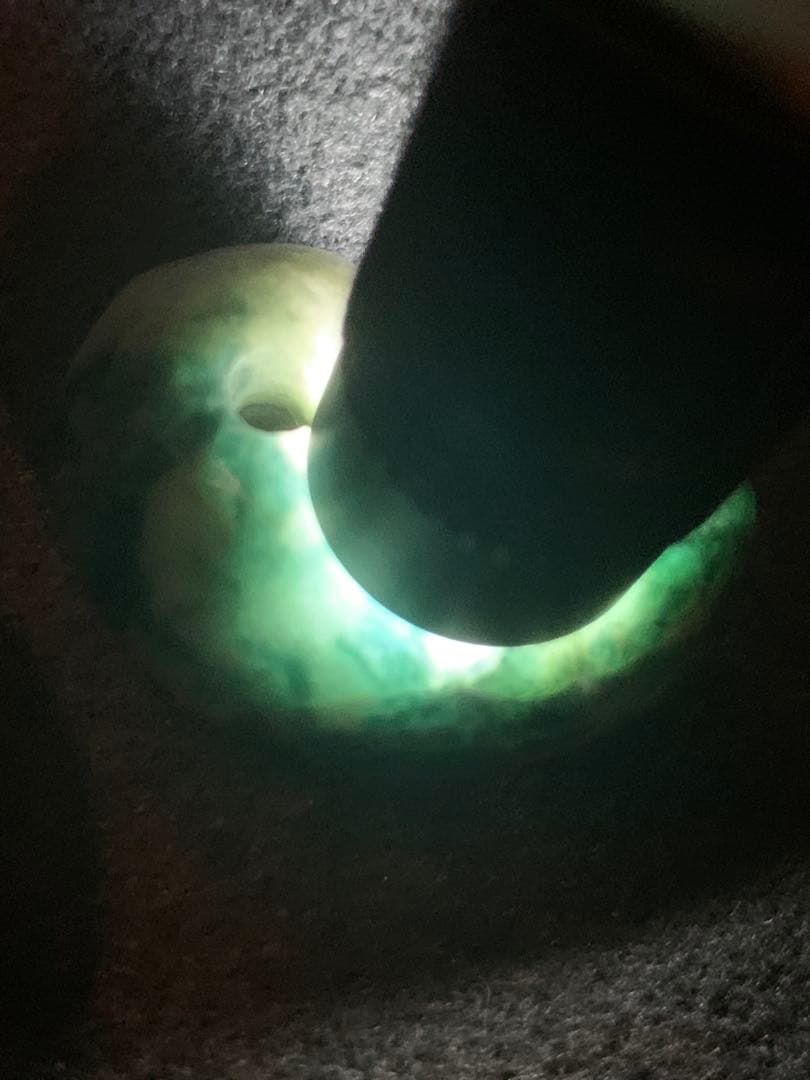 宝石質　入りコン沢翡翠勾玉　糸魚川　翡翠　コン沢　勾玉　根付　出土　原石　御守り