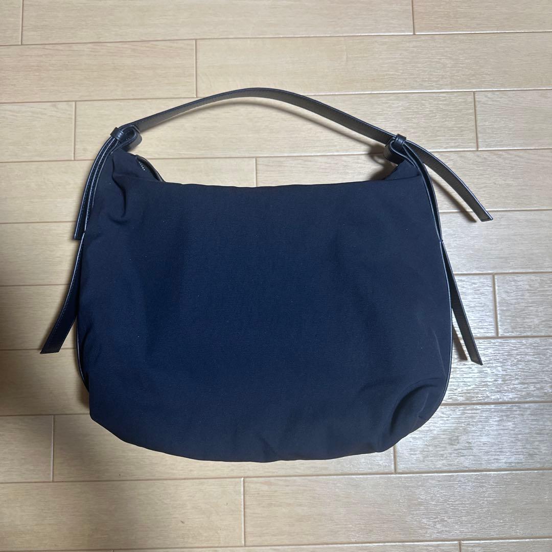 スタジオニコルソン TRANSIT BAG IN DARKEST NAVY