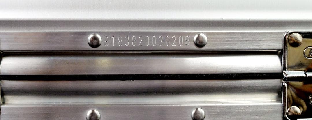 リモワ 918.38トパーズ『Lufthansa』TSAビューティケース17L