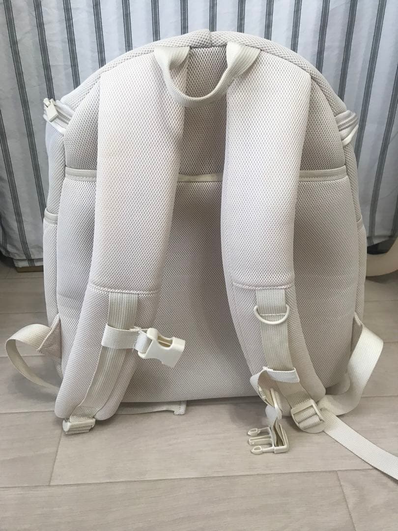 ホワイト メッシュ リュック型キャリーバッグmonchéri Mサイズ