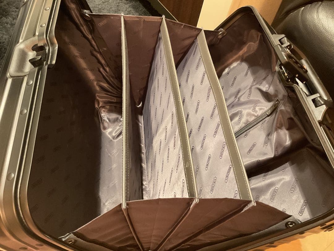 極美品　リモワ　rimowa トパーズ　ステルス　26L