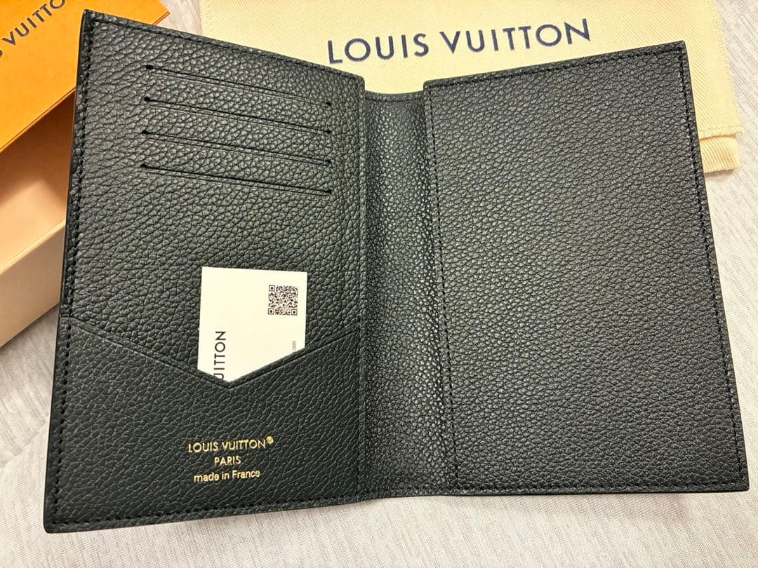 LOUIS VUITTON パスポートケース ブラック　新品未使用