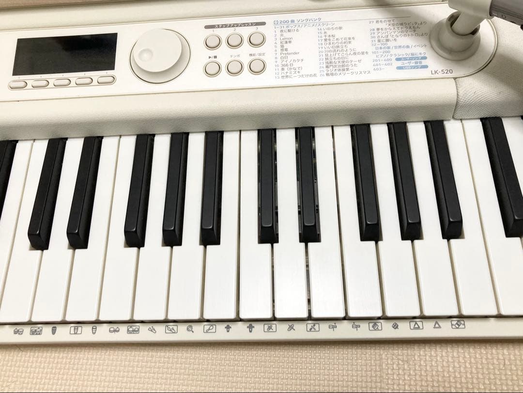 カシオ　光ナビゲーション電子キーボード　CASIO LK-520 曲数アプリ機能