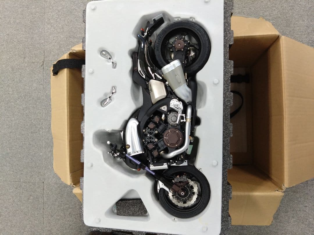 hpi-racing VMAX1700 1:6スケールモデル