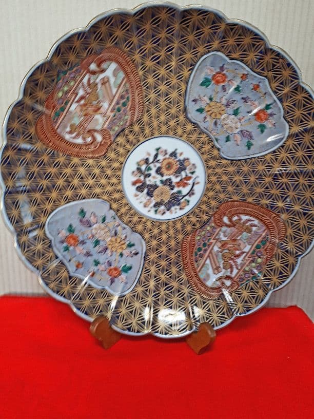 日肥其泉、色絵金彩大皿