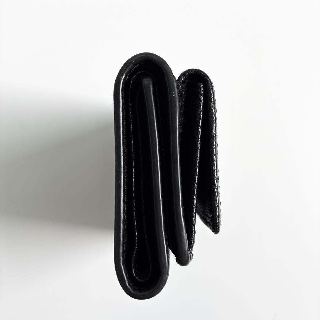 agnès b. ブラック 三つ折りミニ財布　エンボス ロゴアニエスベー