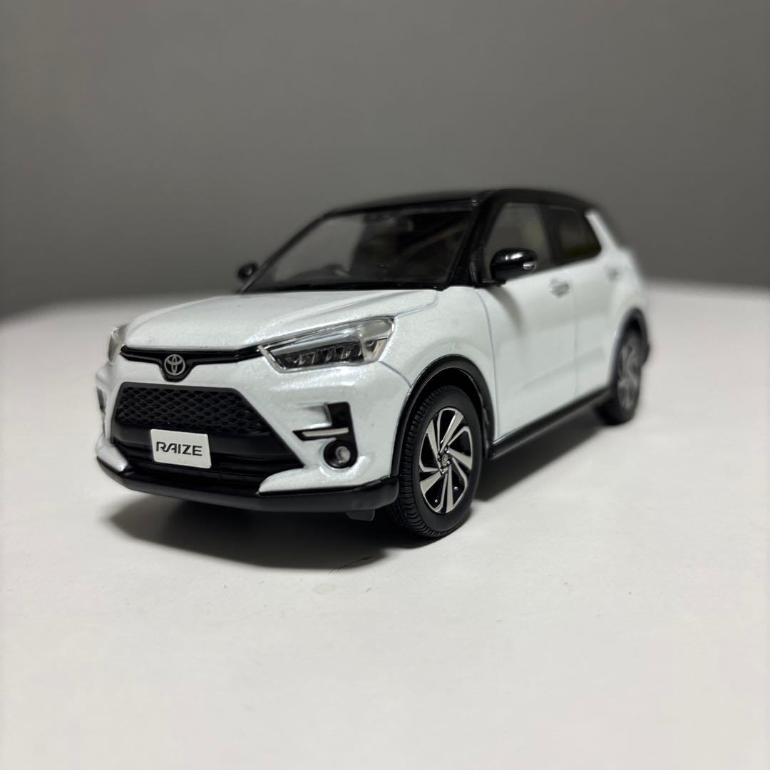 1/30 非売品 トヨタライズ カラーサンプル RAIZE ホワイト×ブラック