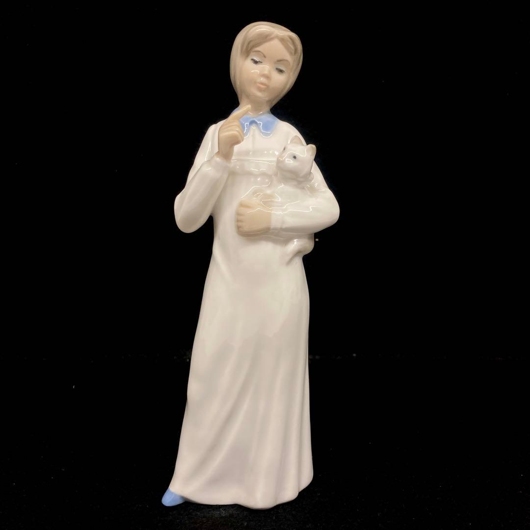 Roumano少女と猫の陶器置物⭐︎