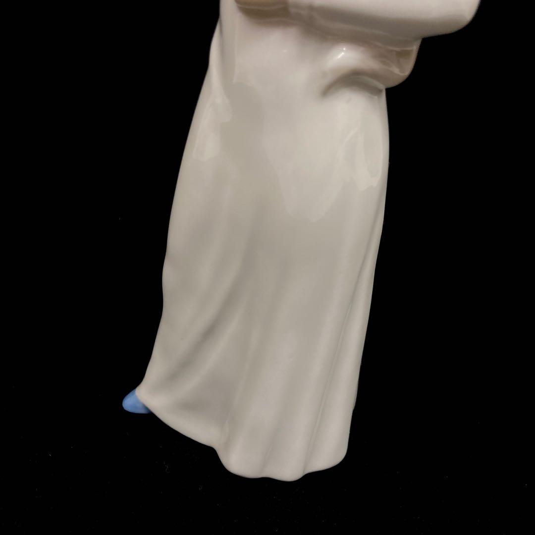 Roumano少女と猫の陶器置物⭐︎