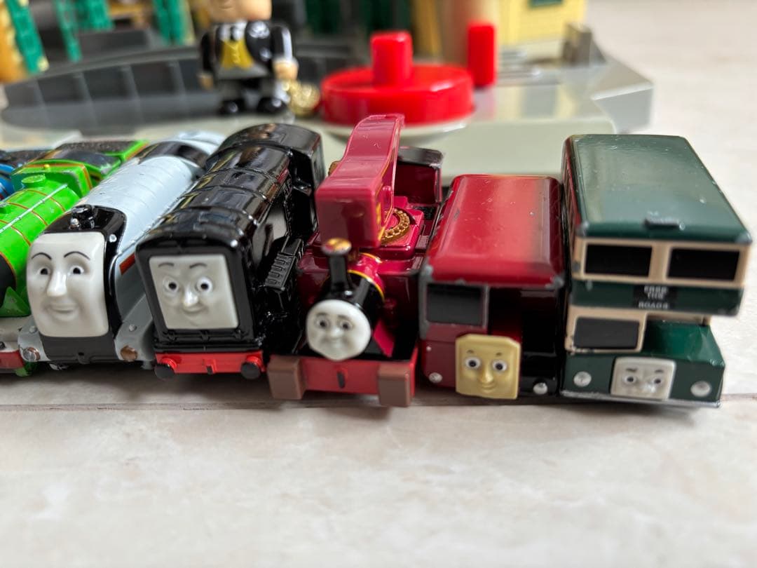 トミカ　機関車トーマス　ティドマス機関庫　操車場