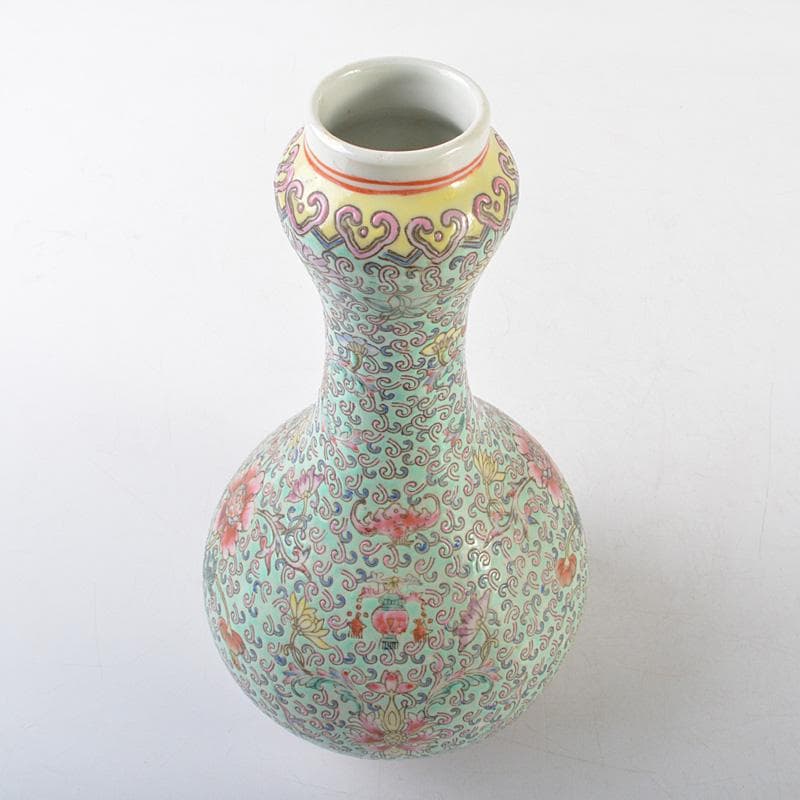 中国　大清康煕年製　粉彩纏枝花卉文　蒜口瓶　V　R6091F