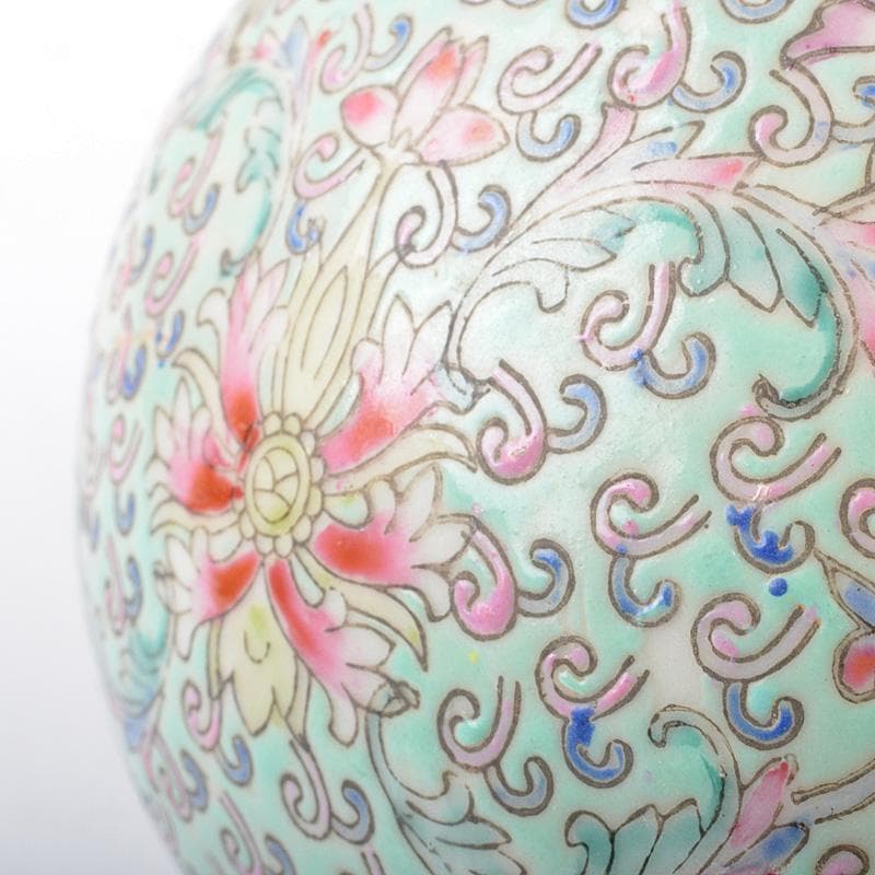 中国　大清康煕年製　粉彩纏枝花卉文　蒜口瓶　V　R6091F