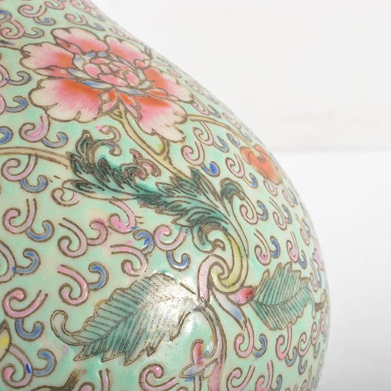 中国　大清康煕年製　粉彩纏枝花卉文　蒜口瓶　V　R6091F