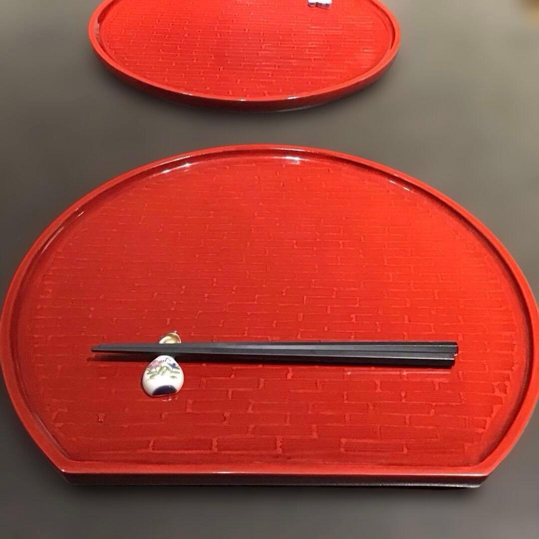 赤い漆器 膳 花柄付き