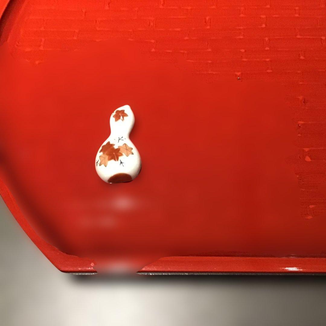 赤い漆器 膳 花柄付き