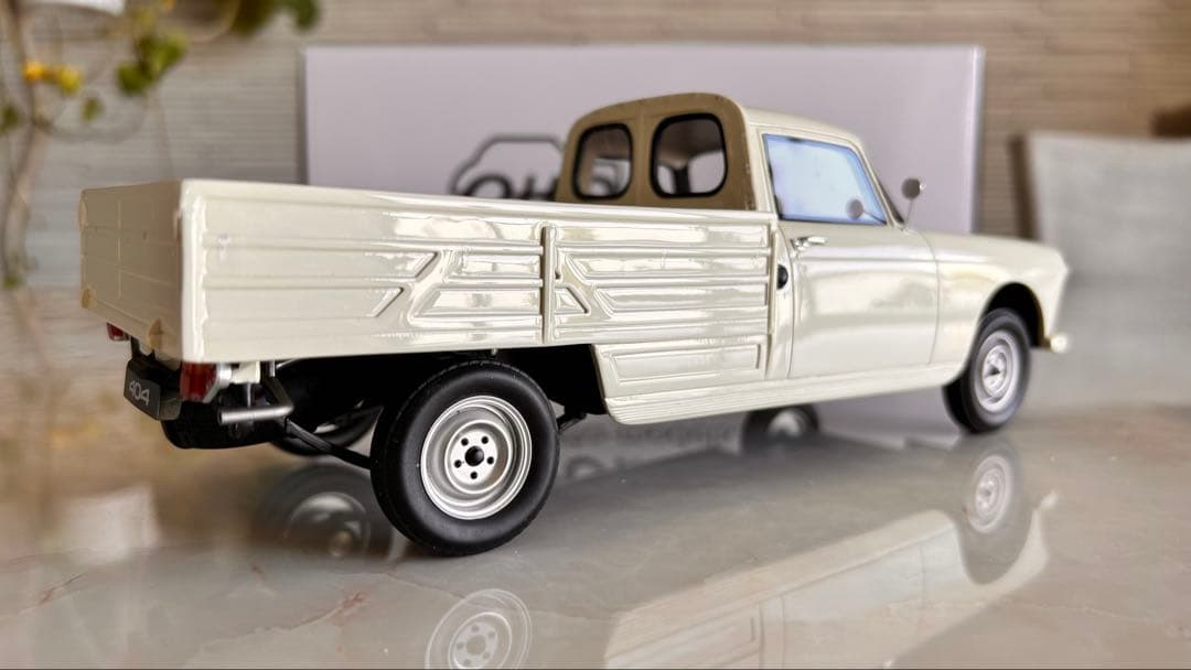 限定プライス！プジョー404 ピックアップ1/18 オットーモービル