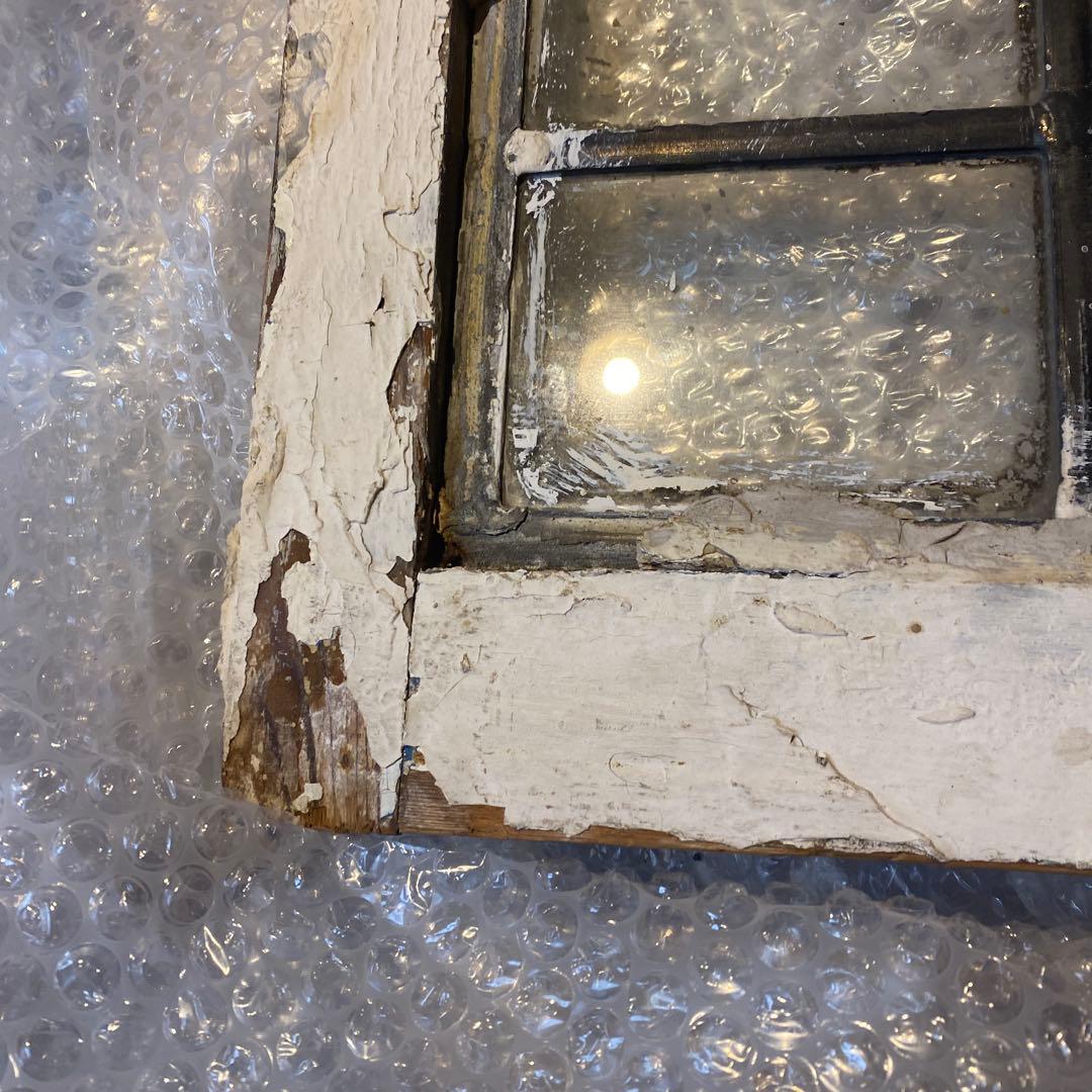 古いステンドグラス ハート型アクセント